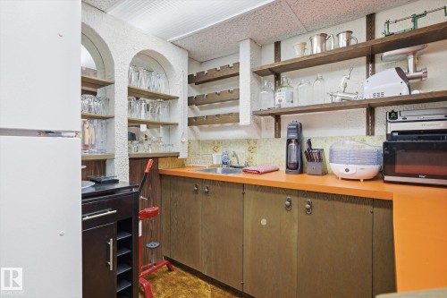 6903 12 Avenue, Edmonton, AB - Indoor Photo Showing Kitchen