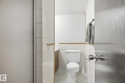 6903 12 Avenue, Edmonton, AB - Indoor Photo Showing Bathroom