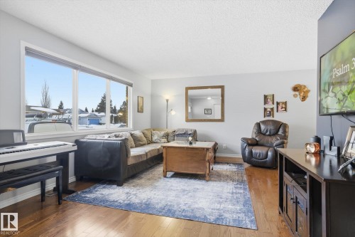 6903 12 Avenue, Edmonton, AB - Indoor Photo Showing Living Room