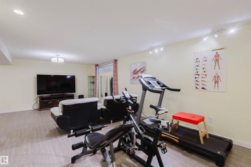 Workout area with light wood-style floors and baseboards - 11519 37A Avenue, Edmonton, AB - Indoor Photo Showing Gym Room