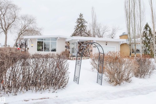 View of front facade with an attached garage - 11519 37A Avenue, Edmonton, AB - Outdoor