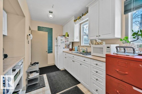 8155 79 Avenue, Edmonton, AB - Indoor Photo Showing Kitchen