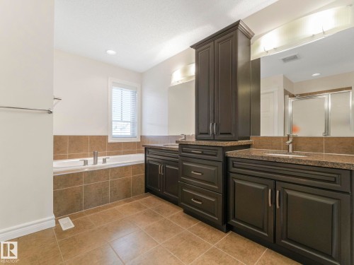 2651 Anderson Crescent, Edmonton, AB - Indoor Photo Showing Bathroom