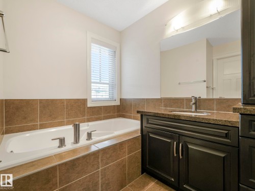 2651 Anderson Crescent, Edmonton, AB - Indoor Photo Showing Bathroom