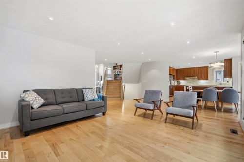 9324 95 Street, Edmonton, AB - Indoor Photo Showing Living Room