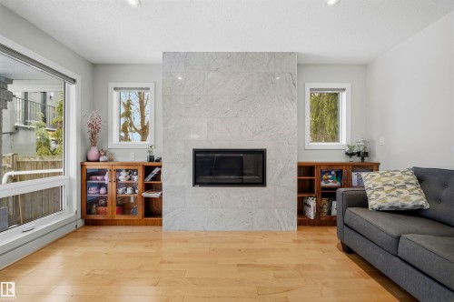 9324 95 Street, Edmonton, AB - Indoor Photo Showing Living Room