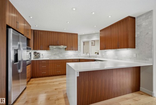 9324 95 Street, Edmonton, AB - Indoor Photo Showing Kitchen With Upgraded Kitchen