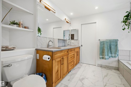 9324 95 Street, Edmonton, AB - Indoor Photo Showing Bathroom