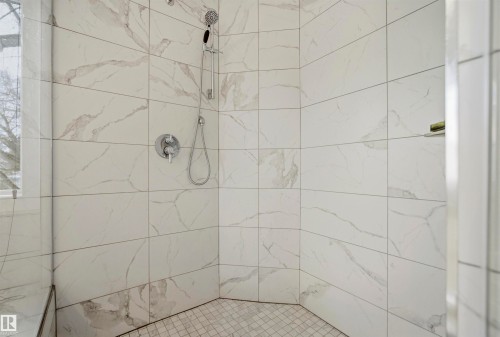 9324 95 Street, Edmonton, AB - Indoor Photo Showing Bathroom