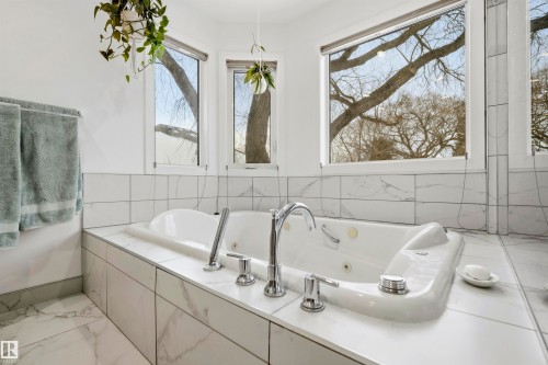 9324 95 Street, Edmonton, AB - Indoor Photo Showing Bathroom