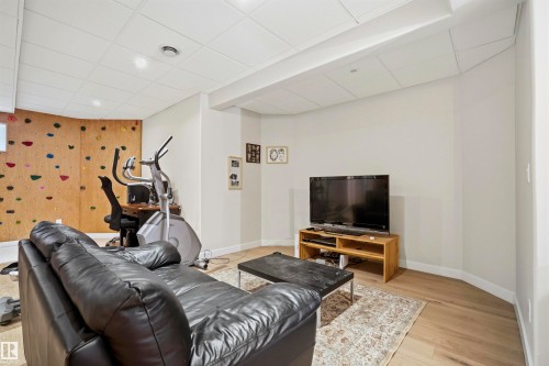 9324 95 Street, Edmonton, AB - Indoor