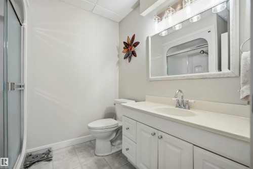 9324 95 Street, Edmonton, AB - Indoor Photo Showing Bathroom