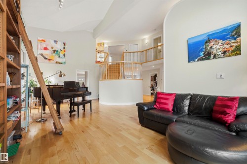 9324 95 Street, Edmonton, AB - Indoor Photo Showing Living Room