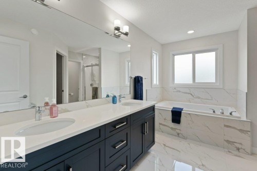92 Ratelle Circle, St. Albert, AB - Indoor Photo Showing Bathroom