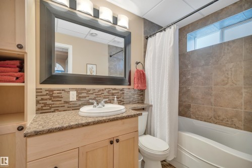 5 Elbow Place, St. Albert, AB - Indoor Photo Showing Bathroom