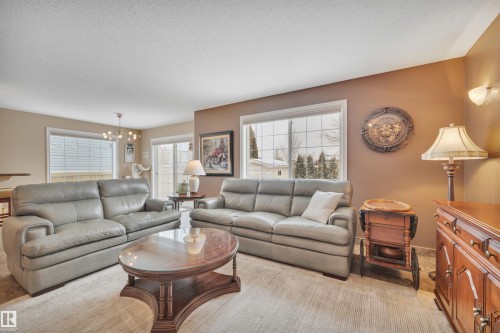 5 Elbow Place, St. Albert, AB - Indoor Photo Showing Living Room