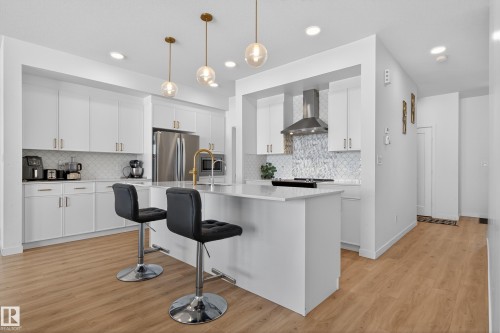 9194 Pear Drive Sw, Edmonton, AB - Indoor Photo Showing Kitchen With Upgraded Kitchen