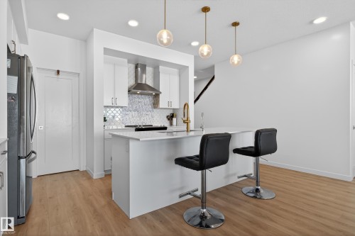 9194 Pear Drive Sw, Edmonton, AB - Indoor Photo Showing Kitchen With Upgraded Kitchen