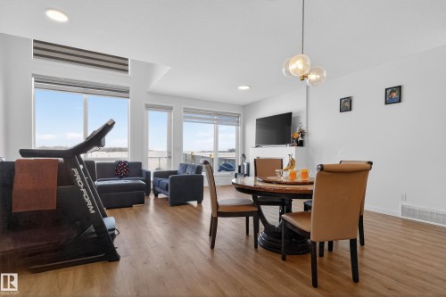 9194 Pear Drive Sw, Edmonton, AB - Indoor Photo Showing Dining Room