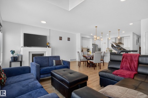 9194 Pear Drive Sw, Edmonton, AB - Indoor Photo Showing Living Room
