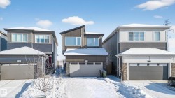 9194 PEAR DRIVE SW  Edmonton, AB T6X 2Z4