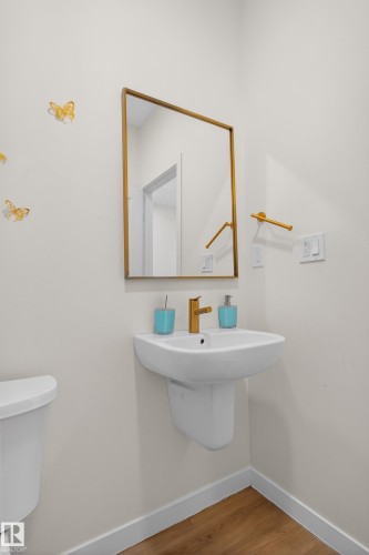 9194 Pear Drive Sw, Edmonton, AB - Indoor Photo Showing Bathroom