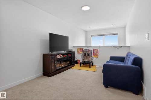 9194 Pear Drive Sw, Edmonton, AB - Indoor