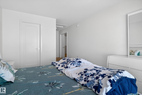 9194 Pear Drive Sw, Edmonton, AB - Indoor Photo Showing Bedroom