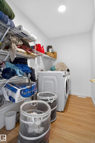 9194 Pear Drive Sw, Edmonton, AB - Indoor Photo Showing Laundry Room