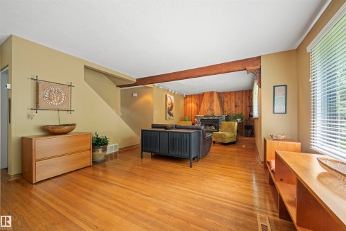 11622 76 Avenue, Edmonton, AB - Indoor