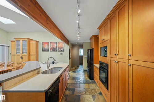 11622 76 Avenue, Edmonton, AB - Indoor