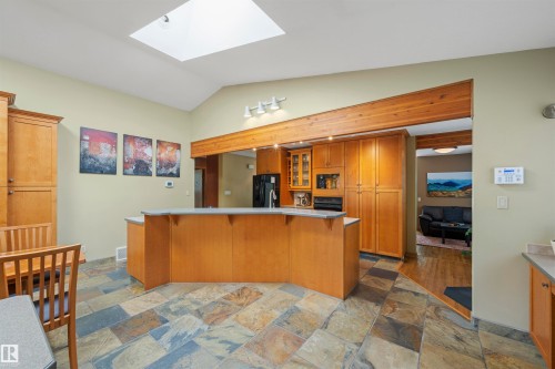 11622 76 Avenue, Edmonton, AB - Indoor Photo Showing Kitchen