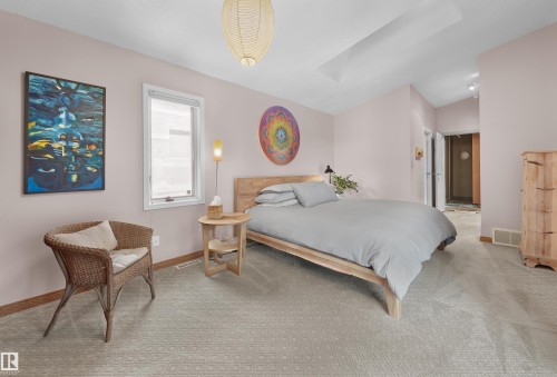 11622 76 Avenue, Edmonton, AB - Indoor Photo Showing Bedroom