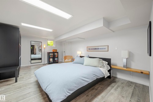 11622 76 Avenue, Edmonton, AB - Indoor Photo Showing Bedroom