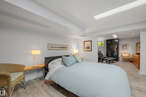 11622 76 Avenue, Edmonton, AB - Indoor Photo Showing Bedroom