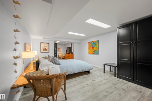 11622 76 Avenue, Edmonton, AB - Indoor Photo Showing Bedroom