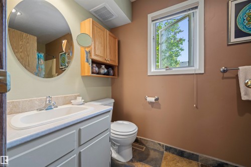 11622 76 Avenue, Edmonton, AB - Indoor Photo Showing Bathroom