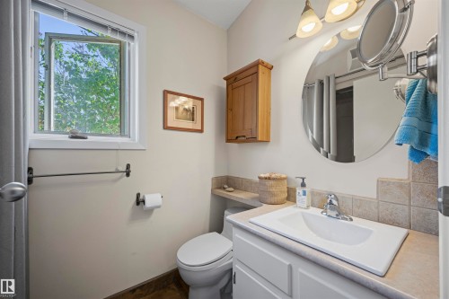 11622 76 Avenue, Edmonton, AB - Indoor Photo Showing Bathroom