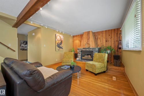 11622 76 Avenue, Edmonton, AB - Indoor Photo Showing Living Room With Fireplace