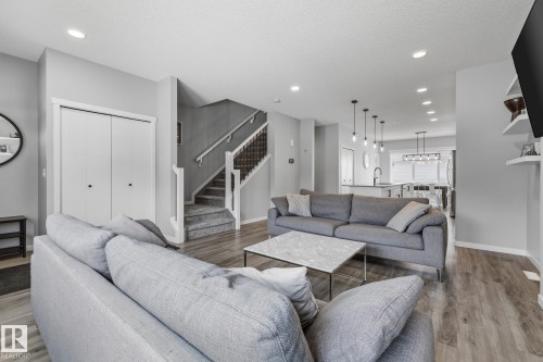 17475 77 Street, Edmonton, AB - Indoor Photo Showing Living Room