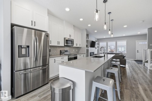 17475 77 Street, Edmonton, AB - Indoor Photo Showing Kitchen With Upgraded Kitchen