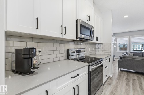 17475 77 Street, Edmonton, AB - Indoor Photo Showing Kitchen With Upgraded Kitchen