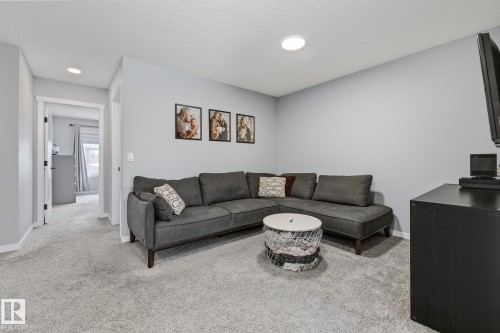 17475 77 Street, Edmonton, AB - Indoor Photo Showing Living Room