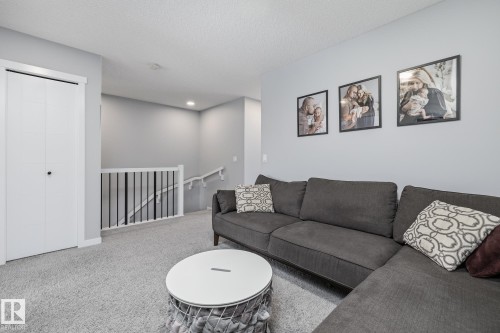 17475 77 Street, Edmonton, AB - Indoor Photo Showing Living Room