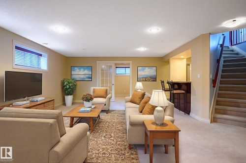 48 Fairway Point(E), Spruce Grove, AB - Indoor Photo Showing Living Room