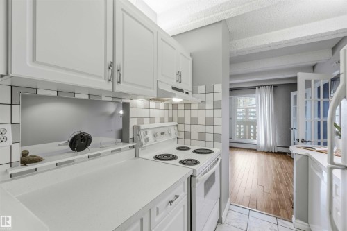 1509 9918 101 Street, Edmonton, AB - Indoor Photo Showing Kitchen