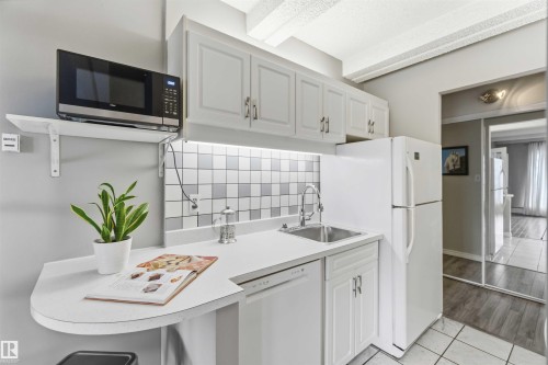 1509 9918 101 Street, Edmonton, AB - Indoor Photo Showing Kitchen