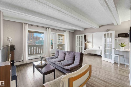 1509 9918 101 Street, Edmonton, AB - Indoor Photo Showing Living Room