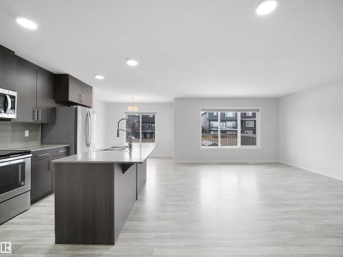 3746 Weidle Crescent, Edmonton, AB - Indoor Photo Showing Kitchen