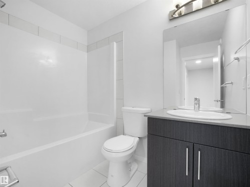 3746 Weidle Crescent, Edmonton, AB - Indoor Photo Showing Bathroom